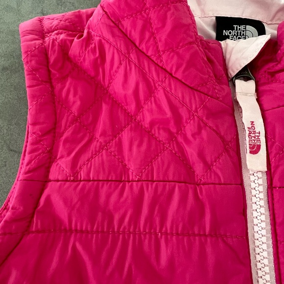 North Face Toddler Pink Puffer Vest, Size 4T - Picture 5 of 6